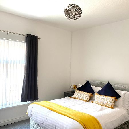 Cosy Cheerful 2 Bedrooms Near Piccadilly, Etihad Stadium Sleeps Up To 5 Manchester Kültér fotó