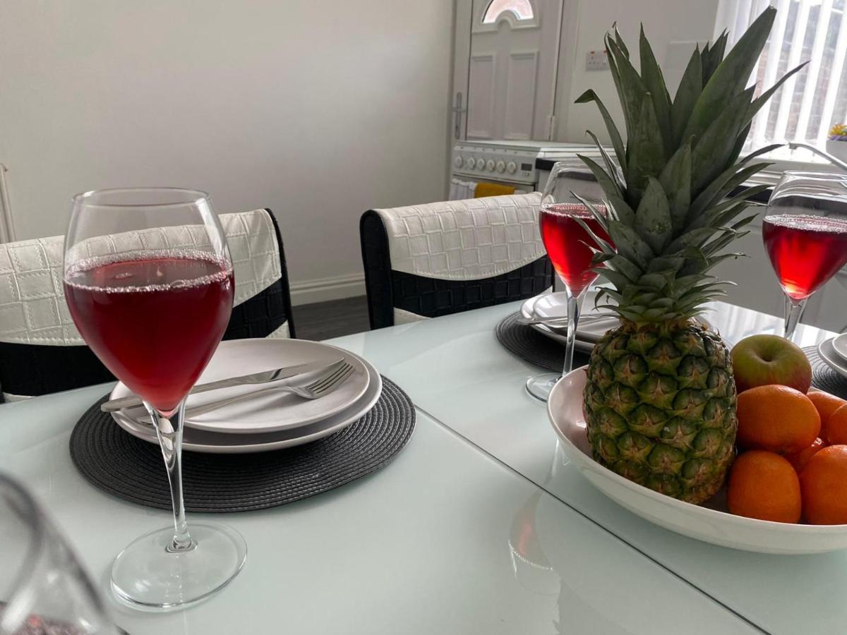 Cosy Cheerful 2 Bedrooms Near Piccadilly, Etihad Stadium Sleeps Up To 5 Manchester Kültér fotó