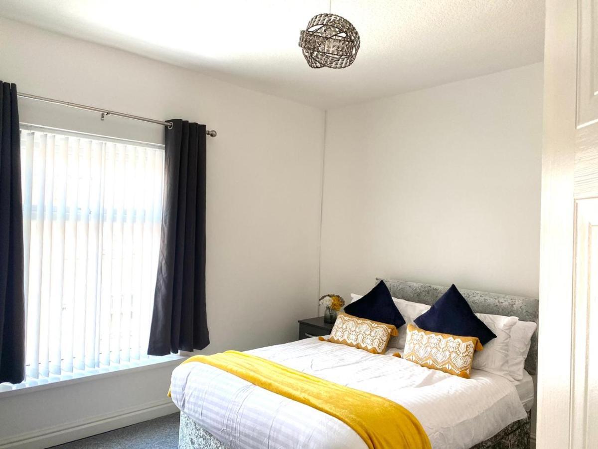 Cosy Cheerful 2 Bedrooms Near Piccadilly, Etihad Stadium Sleeps Up To 5 Manchester Kültér fotó