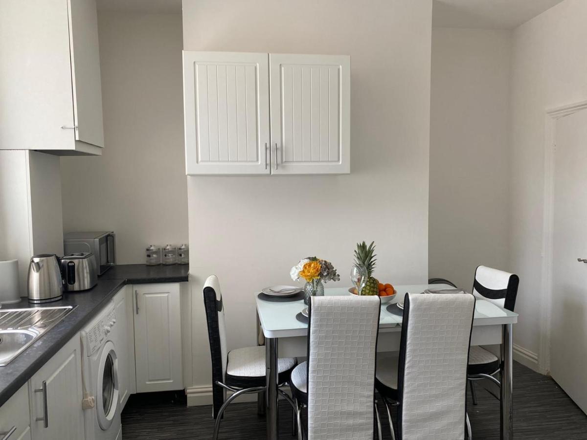 Cosy Cheerful 2 Bedrooms Near Piccadilly, Etihad Stadium Sleeps Up To 5 Manchester Kültér fotó