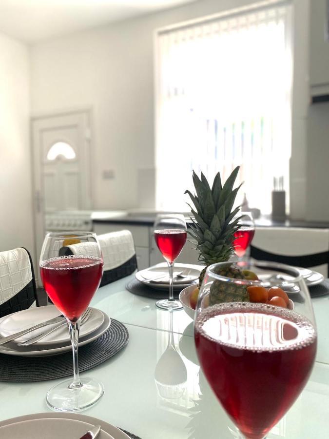 Cosy Cheerful 2 Bedrooms Near Piccadilly, Etihad Stadium Sleeps Up To 5 Manchester Kültér fotó