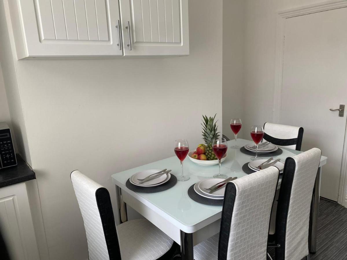 Cosy Cheerful 2 Bedrooms Near Piccadilly, Etihad Stadium Sleeps Up To 5 Manchester Kültér fotó