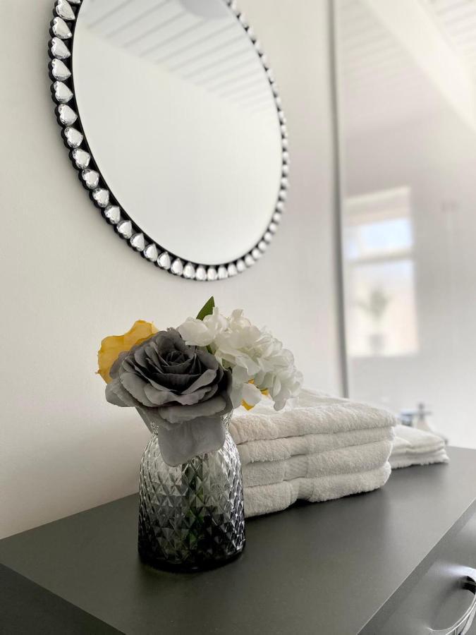 Cosy Cheerful 2 Bedrooms Near Piccadilly, Etihad Stadium Sleeps Up To 5 Manchester Kültér fotó