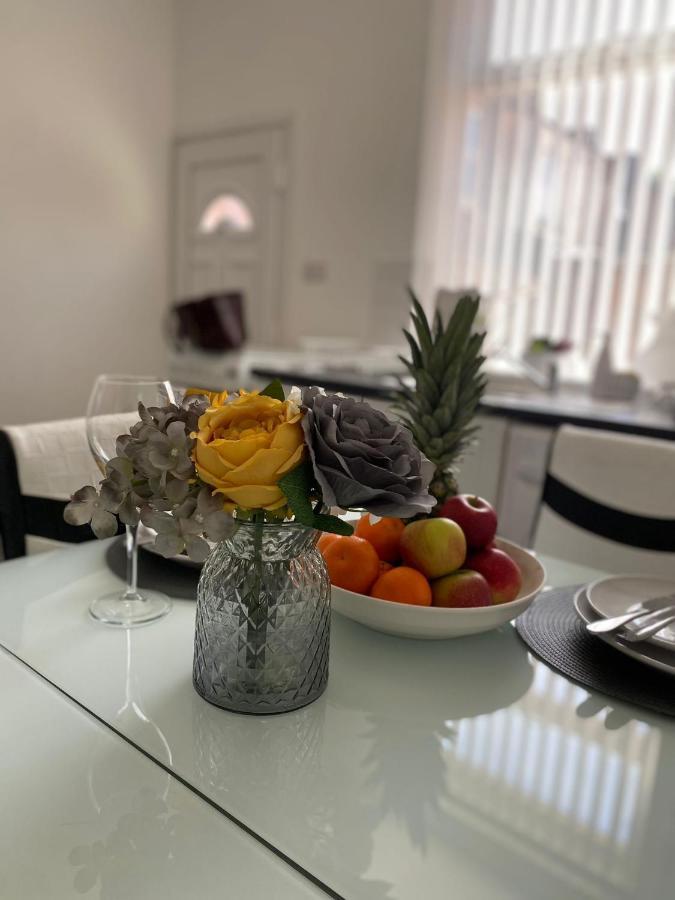 Cosy Cheerful 2 Bedrooms Near Piccadilly, Etihad Stadium Sleeps Up To 5 Manchester Kültér fotó