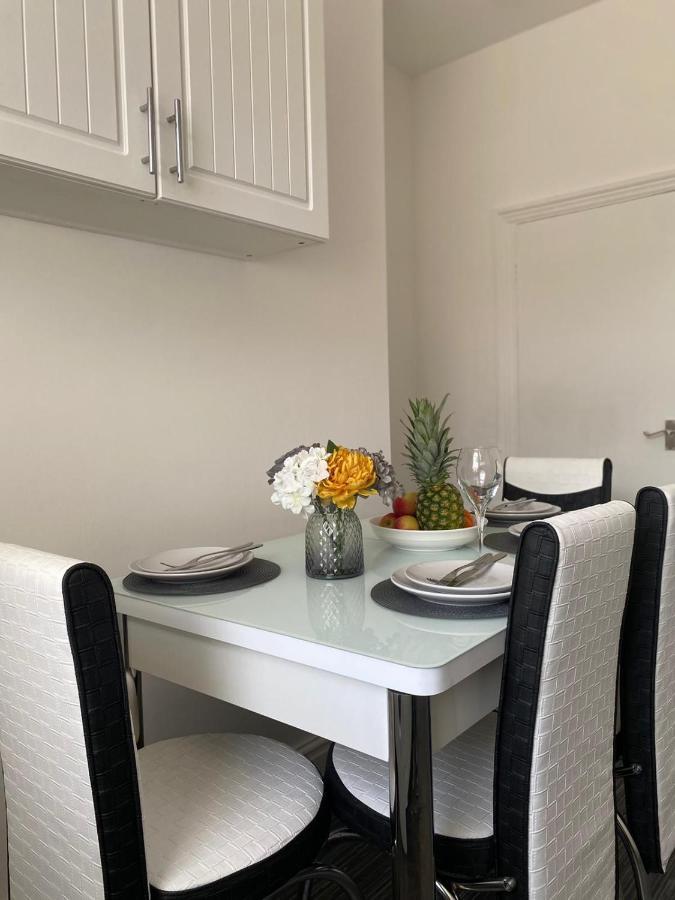 Cosy Cheerful 2 Bedrooms Near Piccadilly, Etihad Stadium Sleeps Up To 5 Manchester Kültér fotó