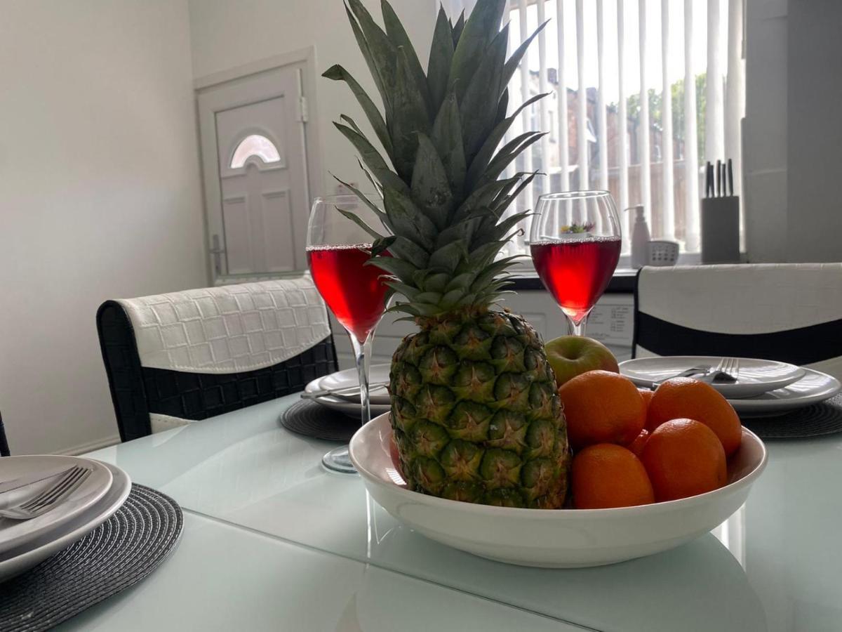 Cosy Cheerful 2 Bedrooms Near Piccadilly, Etihad Stadium Sleeps Up To 5 Manchester Kültér fotó